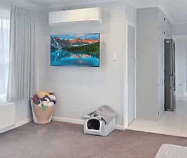 Spacious & Modern 4-Bedroom Family Home with Sleepout - ALLENTON - Photo 5