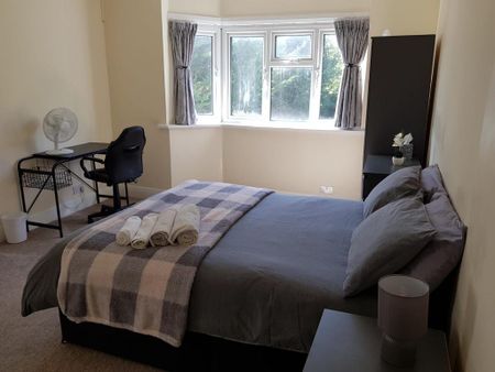 4 bedroom semi-detached house to rent - Photo 4