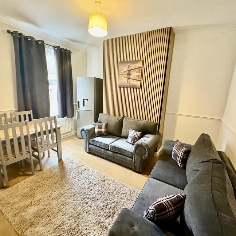 6 bedroom terraced house to rent - Photo 1