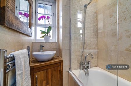 3 bedroom flat to rent - Photo 2