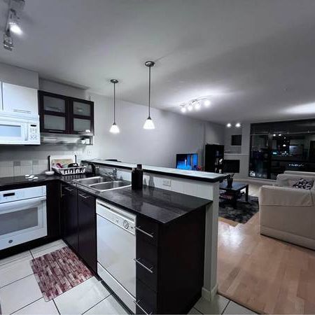 2 bed 2 bath minutes to Richmond Centre skytrain - Photo 1