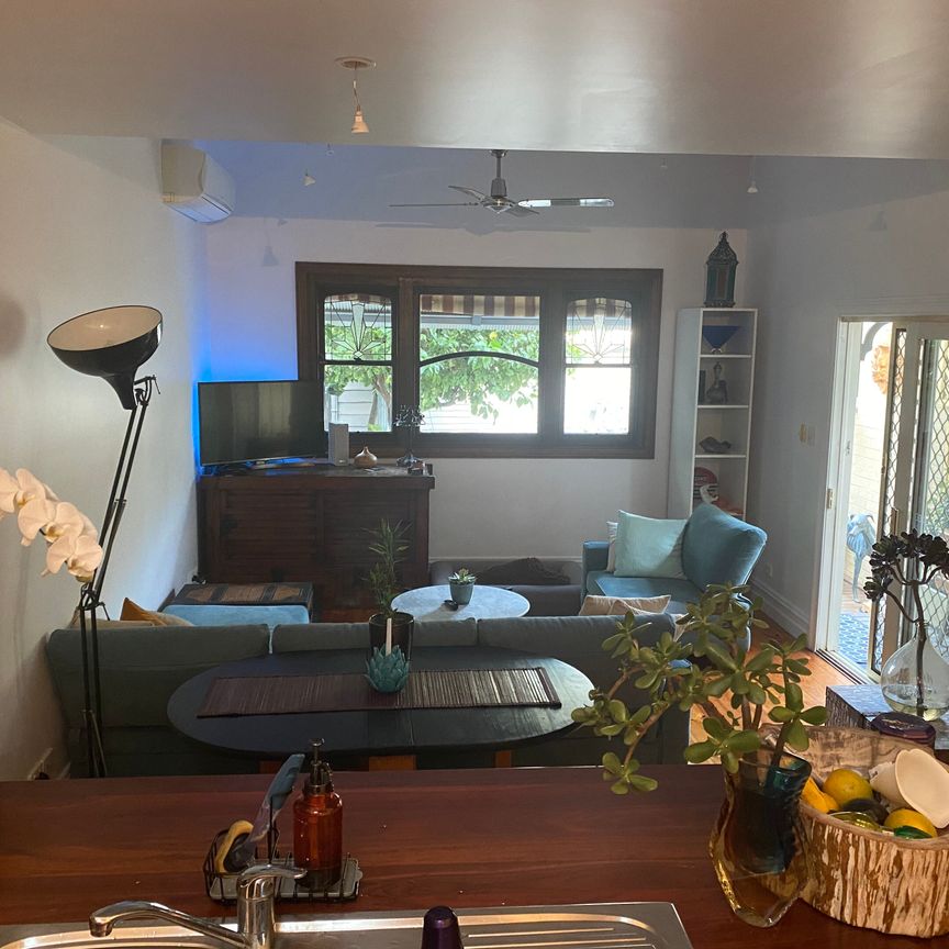 Fitzroy North - Photo 1