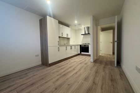 Potters Grove, NEW MALDEN - Photo 2