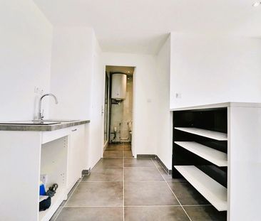 Location Appartement 2 pièces 40m² MARSEILLE 9ème - Photo 3