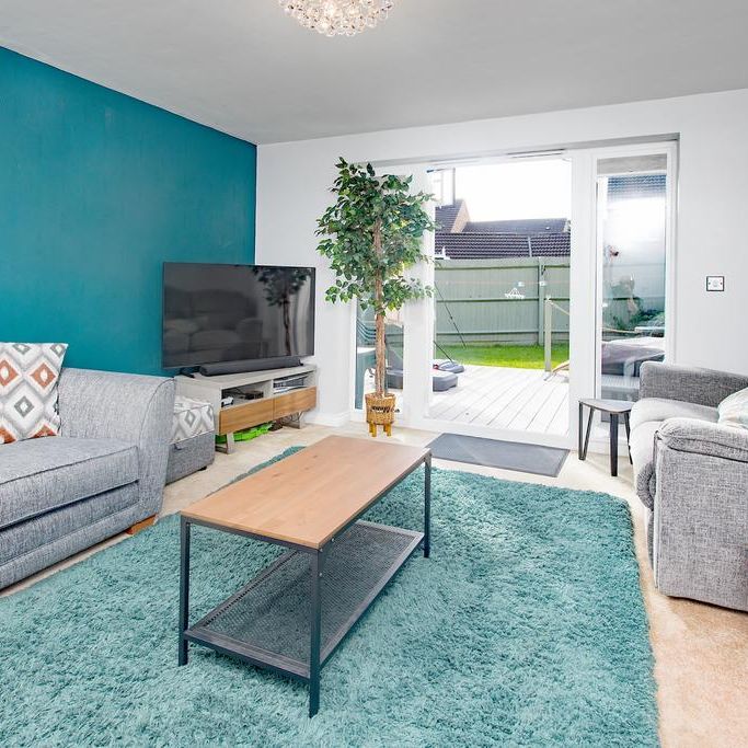 3 bedroom end of terrace house to rent - Photo 1