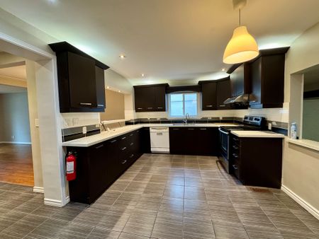 For Lease - 30 Ivordale Crescent Unit# Main, Toronto, Ontario - Photo 3