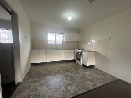 Fully Airconditioned 2 Bedroom Unit Ideally Located to Mt Pleasant Shopping Centre & Schools! - Photo 4