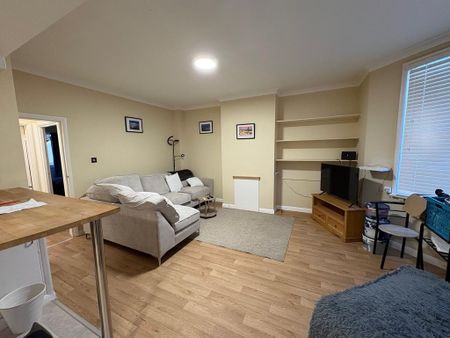1 bedroom flat to rent - Photo 2
