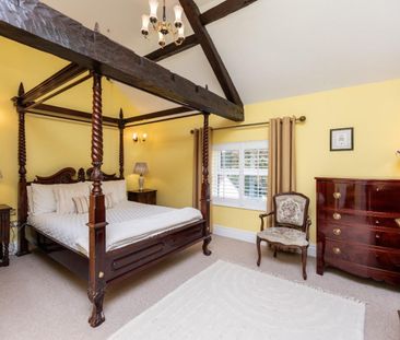 2 bedroom Flat To Let - Photo 3