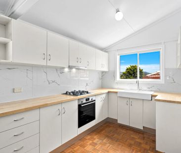 Renovated with character and class - Photo 3