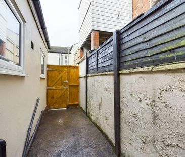 1 bedroom ground floor flat to rent - Photo 5