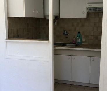HYERES GIENS - LA PINEDE - T2 NU A LOUER 28.55 M2 700 EUR CC - Photo 6
