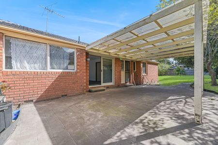 49 Courtenay Avenue, Cranbourne North VIC 3977 - House For Rent | Domain - Photo 4