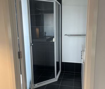 Luxury 3 Bathroom, 3 Bedroom Home in Huntlee - Photo 5