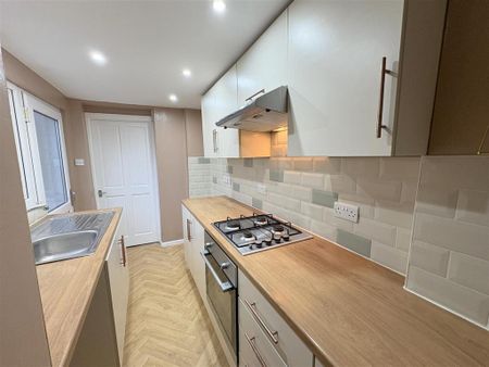 3 bedroom terraced house to rent - Photo 5