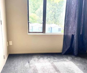 Chic 2BR Townhouse in Papatoetoe - Photo 3