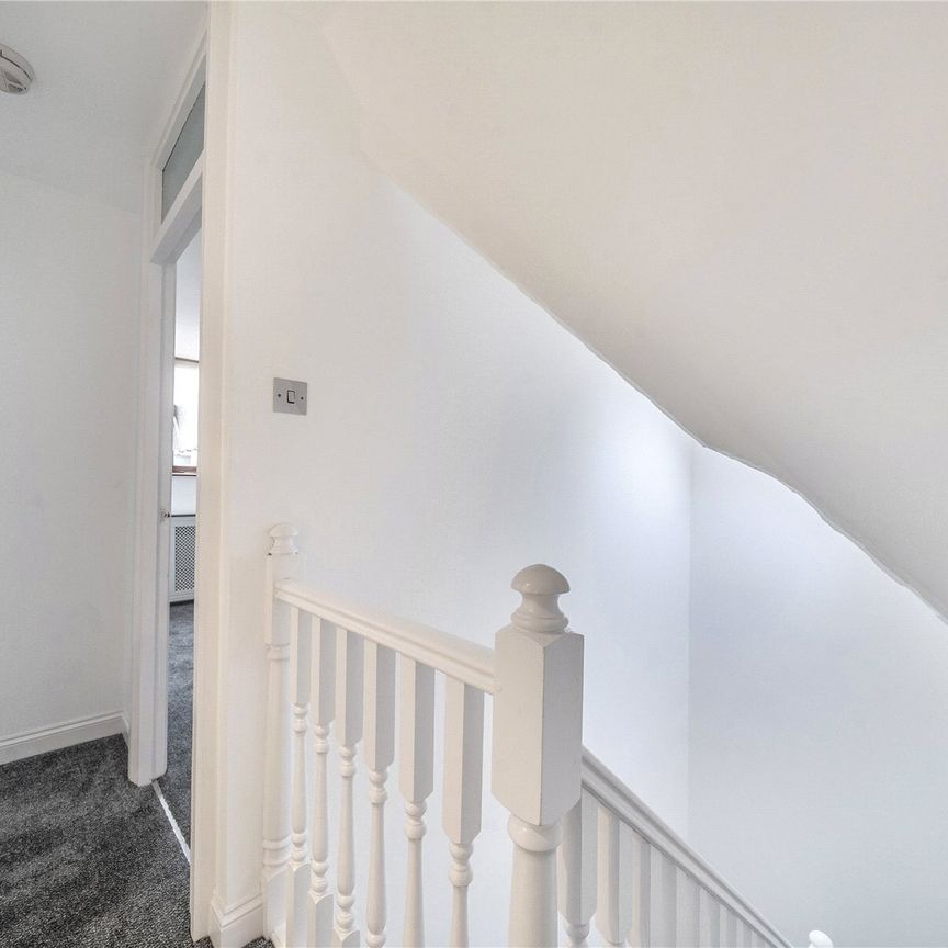 Roundhouse Court, Lymington, Hampshire, SO41 flat to rent - Photo 1