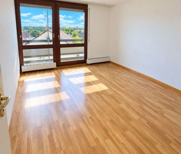 Wunderschöne und grosszügige 3.5-Zimmer-Wohnung - per sofort verfügbar - Photo 2
