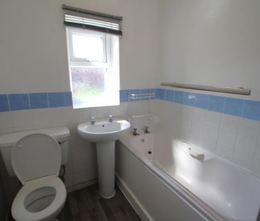 2 bedroom end of terrace house to rent - Photo 5