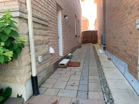 For Lease - 18 Dillon Drive Unit# Basement, Brampton, Ontario - Photo 5