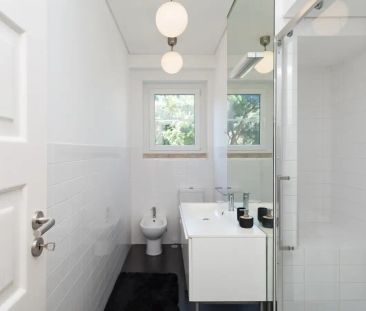 Room in a shared 6-bedroom apartment for rent in Lisbon, professionals only - Foto 6