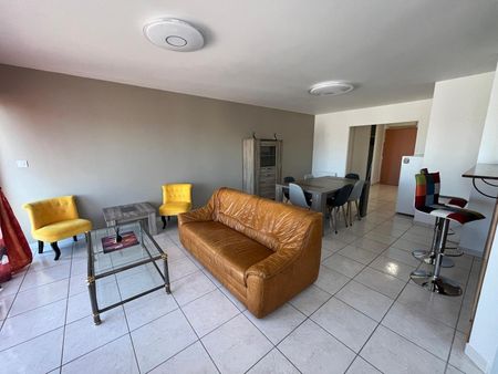 Location Appartement 3 pièces 94m² ALBI 81000 - Photo 2