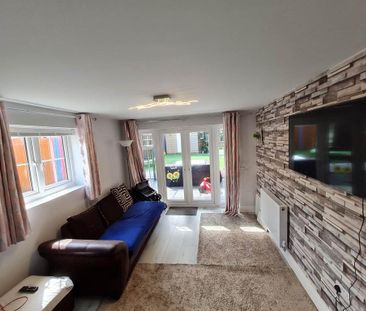 4 bedroom semi-detached house to rent - Photo 2