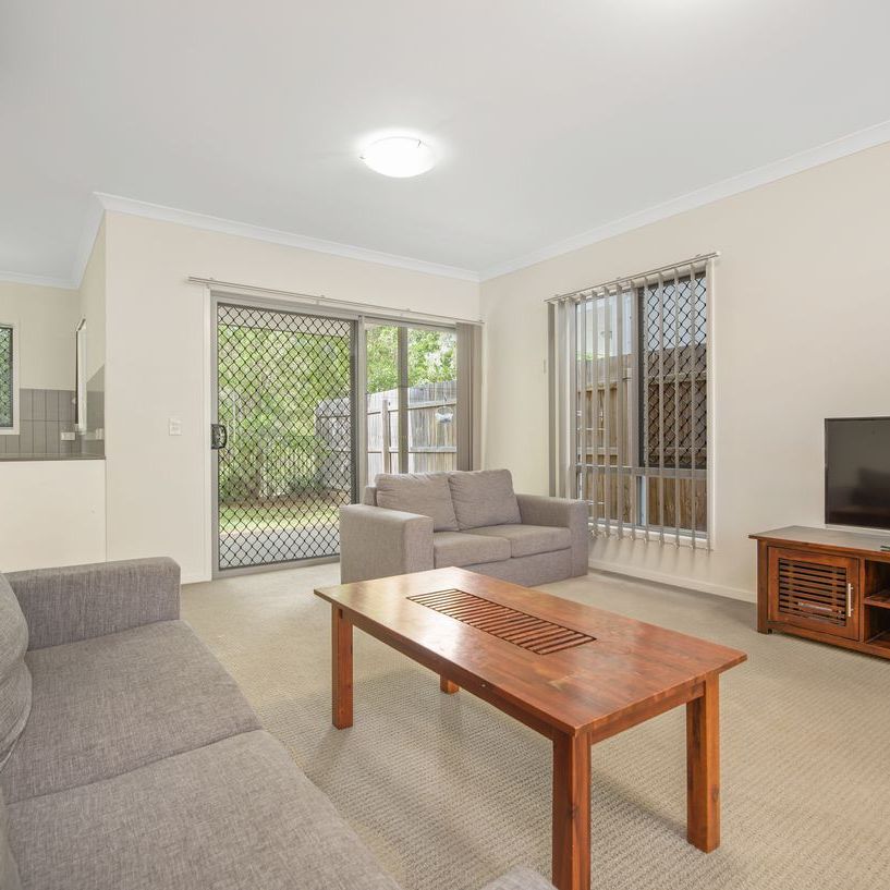 Three Bedroom Townhouse in Glen Eden with Pool & BBQ Facilities! - Photo 1