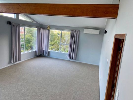 Charming 3BR Home in Tawa, Wellington - Photo 1