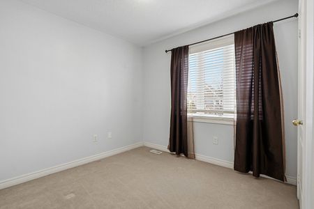 For Lease - 32 Warnford Circle, Ajax, Ontario - Photo 5