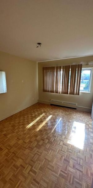 2 CH - 1 SDB - St-Laurent - $1,595 /mo - Photo 1