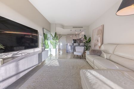Middle Floor Apartment in Elviria - Photo 5