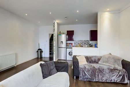 4 bedroom flat to rent - Photo 4