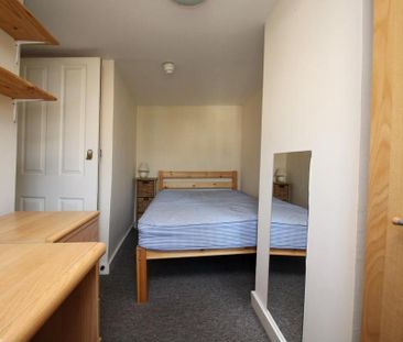 4 bedroom terraced house to rent - Photo 4