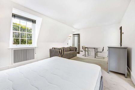 Well presented studio situated in a Grade II Listed Georgian building in the heart of Mayfair - Photo 3