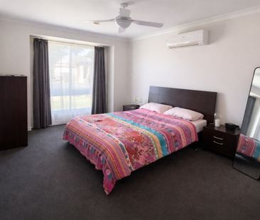 Modern & Spacious Family Home in a Quiet Location - Photo 4