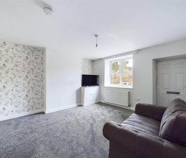 2 bedroom end of terrace house to rent - Photo 1