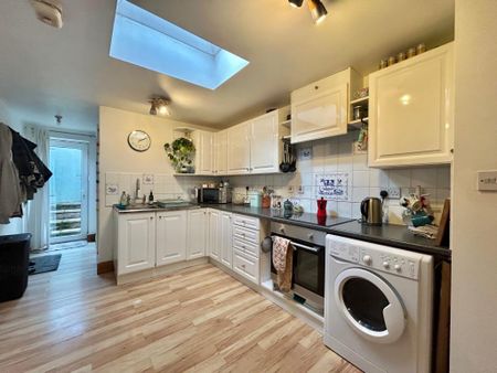 2 bedroom terraced house to rent - Photo 5