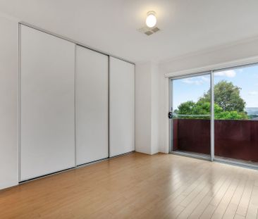 Beautiful Townhouse Overlooking Park! - Photo 2