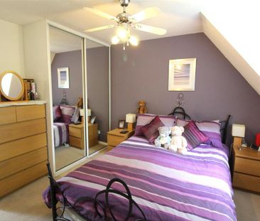 3 bedroom end of terrace house to rent - Photo 2