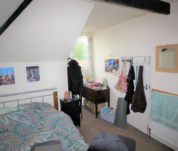 4 bedroom end of terrace house to rent - Photo 2