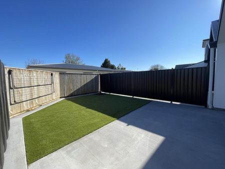 Stylish brand-new units in prime location - Photo 2