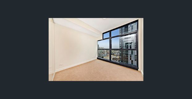 Executive Apartment in 'Metro Grand' ** Available 13/02/26 ** - Photo 1