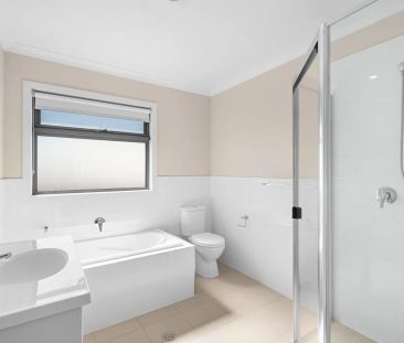 3 bedroom townhouse in prime location - Photo 2