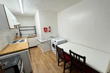 1 bedroom flat to rent - Photo 3