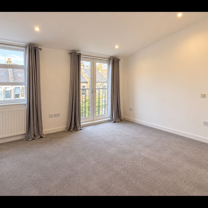 2 Bed Flat, Warfield Road, NW10 - Photo 1
