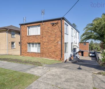 Two bedroom air conditioned unit with views over the city - Photo 1