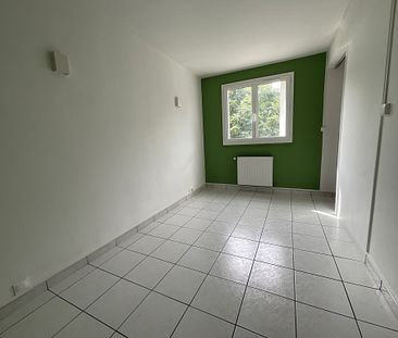 A LOUER - BOURGES - T2 de 53m² avec garage, balcon et cave. - Photo 1