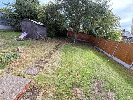 3 bedroom semi-detached house to rent - Photo 5