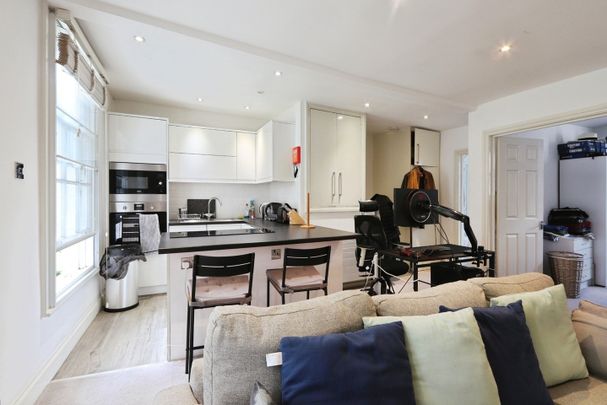 1 Bed Flat, Kensington Church Walk, W8 - Photo 1